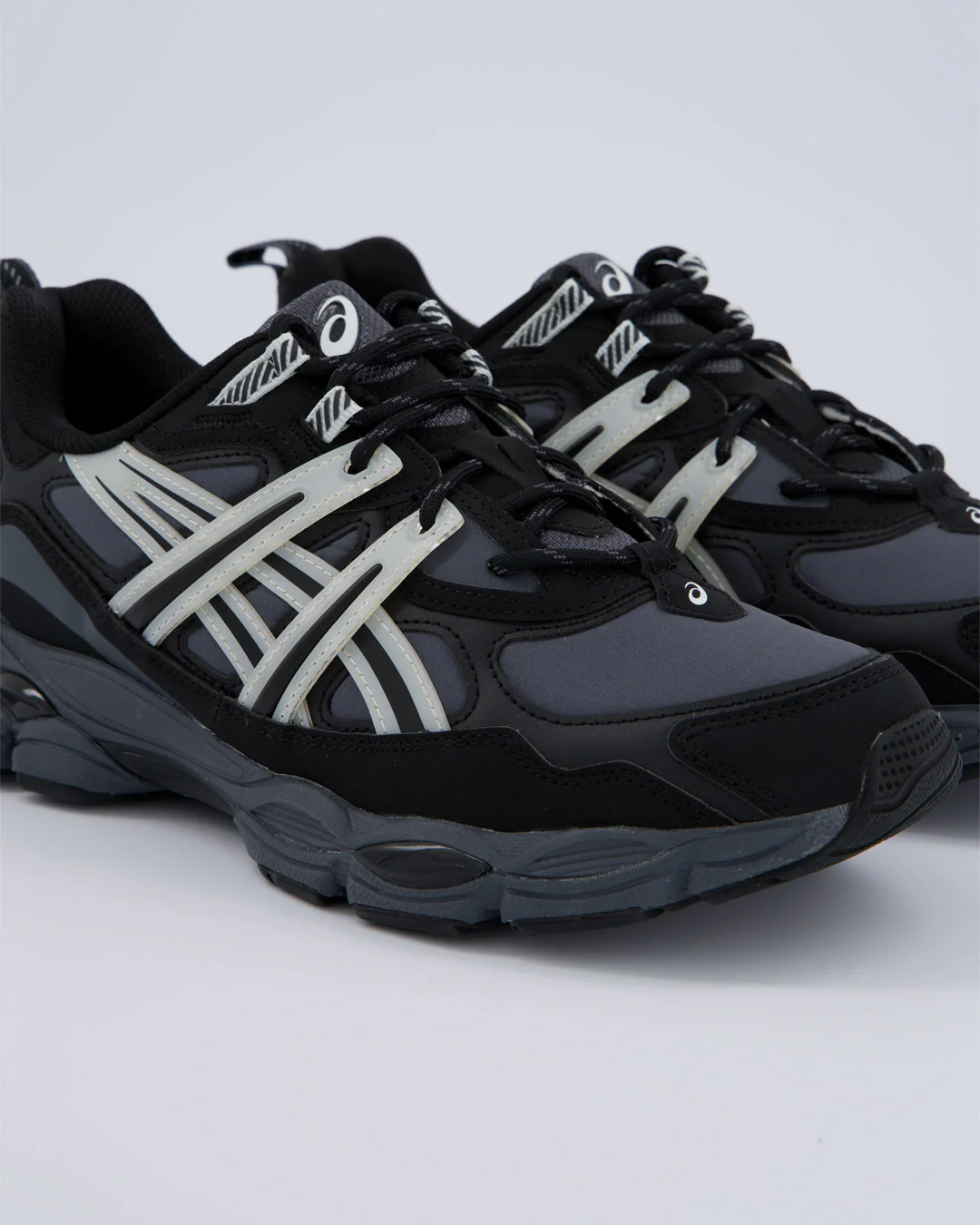 Asics Gel-Nyc Utility Negro Y Gris Hombre - Image 2