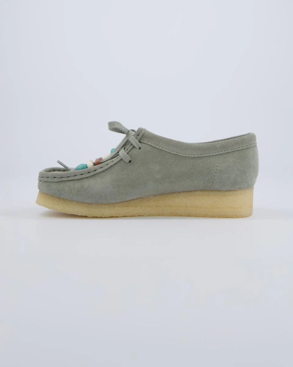 Clarks Wallabee Sage Suede Gris Clarito Mujer - Image 3