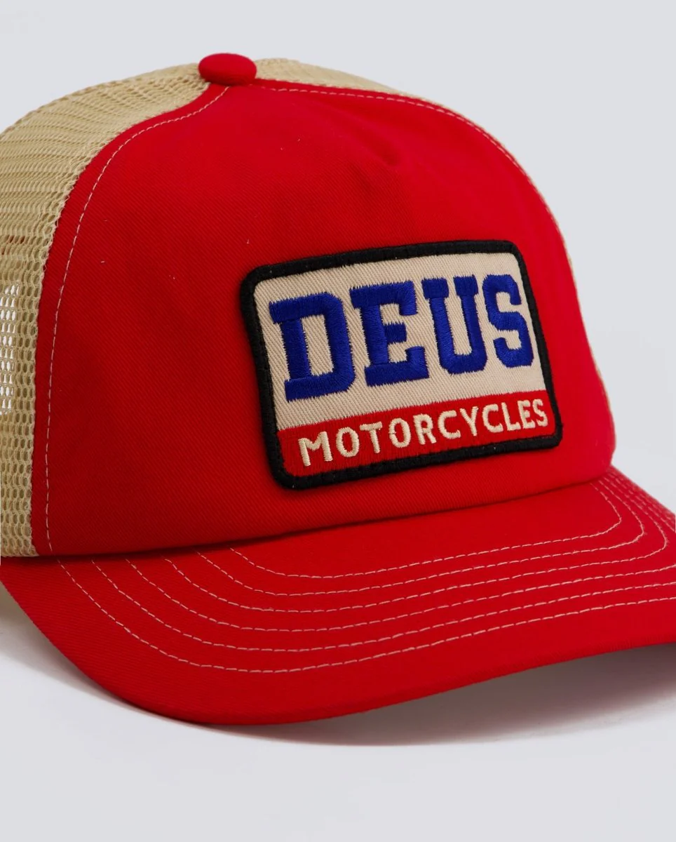 Gorra Deus Malden Trucker Roja Unisex - Image 3