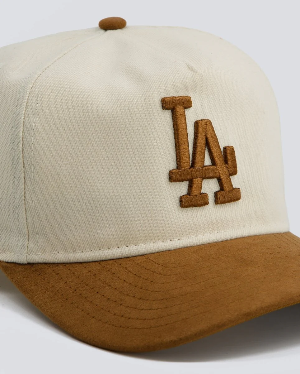 Gorra New Era 9Fifty Suede Beige y Marrón Unisex - Image 4