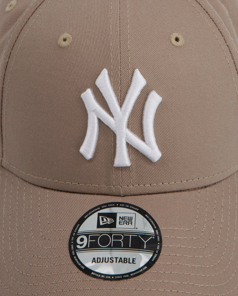 Gorra New Era League Essential 9FORTY Marrón Unisex - Image 2