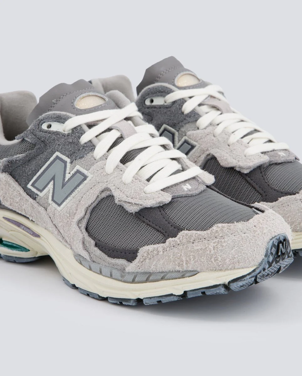 New Balance 2002R Protection Pack Gris Mujer - Image 2