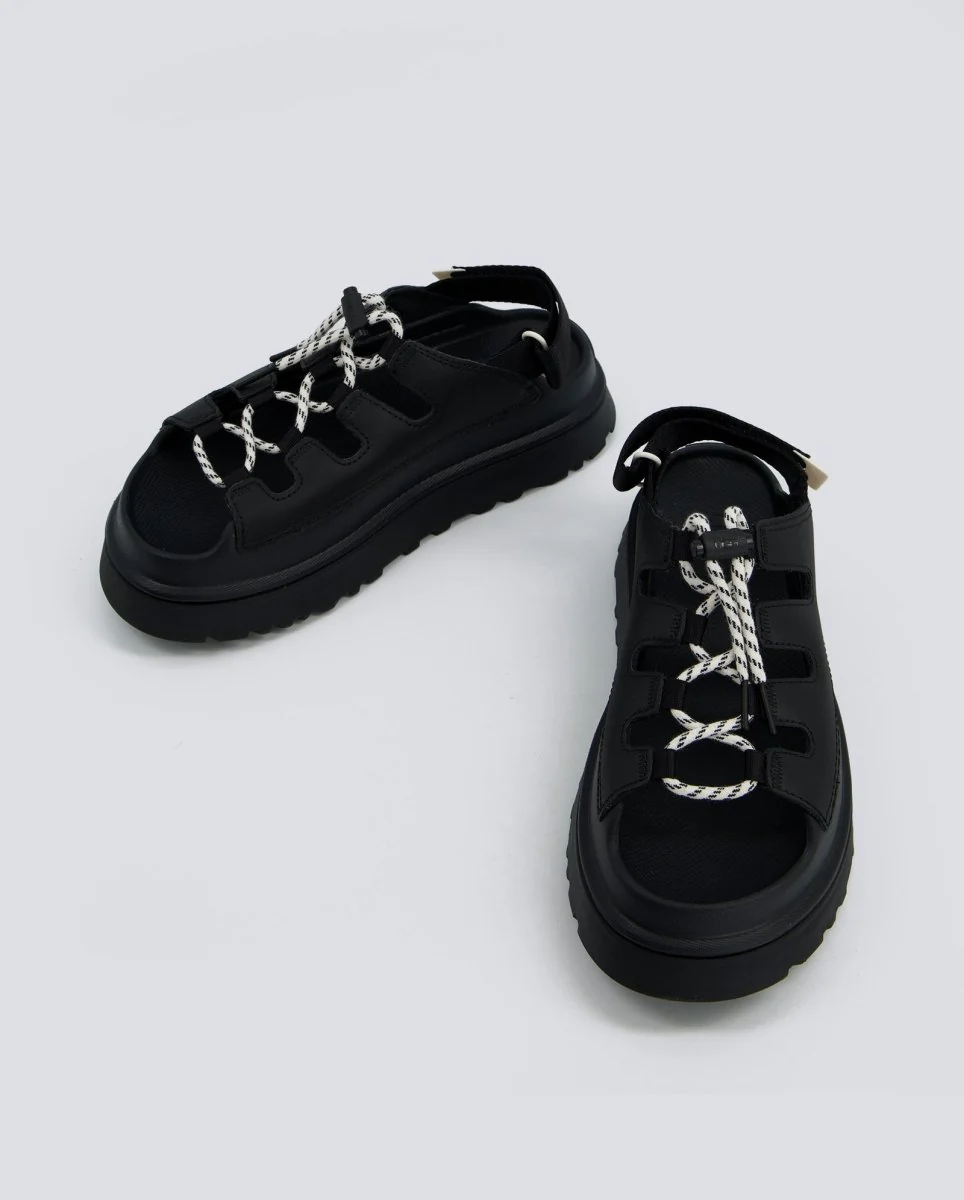 Ugg Goldenglow Toggle Negro Mujer - Image 3